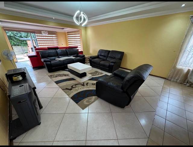 3 BEDROOM HOUSE FOR SALE IN BIRCHLEIGH NORTH